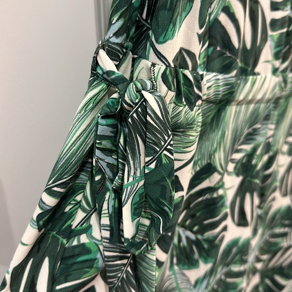 Green Tropical Print Crop Jumpsuit - Picture 3 of 5
